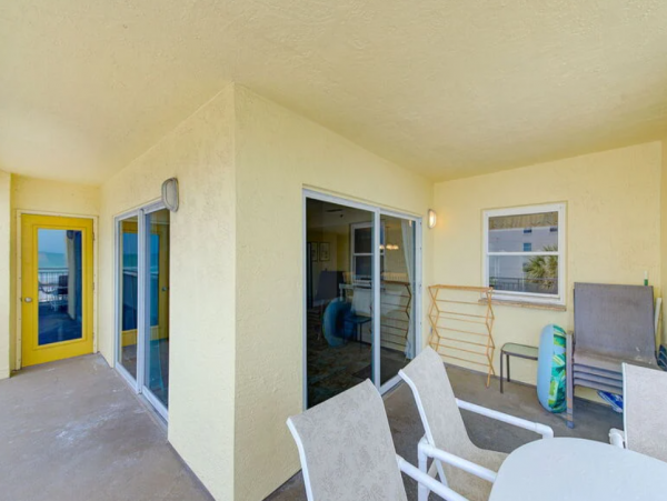 Cozy Vacation Condo with Ocean Views in Redington Shores