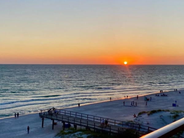 Cozy Vacation Condo with Ocean Views in Redington Shores