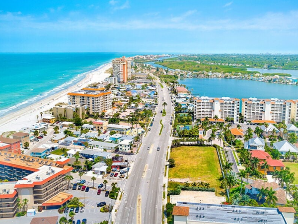 Redington Shores Beachfront Condo with Pool and Hot Tub