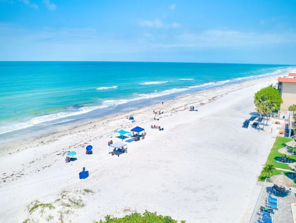 Redington Shores Beachfront Condo with Pool and Hot Tub
