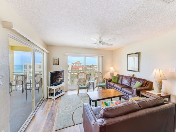 Redington Shores Beachfront Condo with Pool and Hot Tub