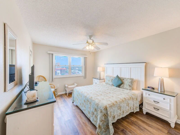 Redington Shores Beachfront Condo with Pool and Hot Tub