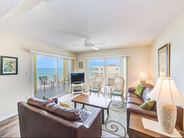 Redington Shores Beachfront Condo with Pool and Hot Tub