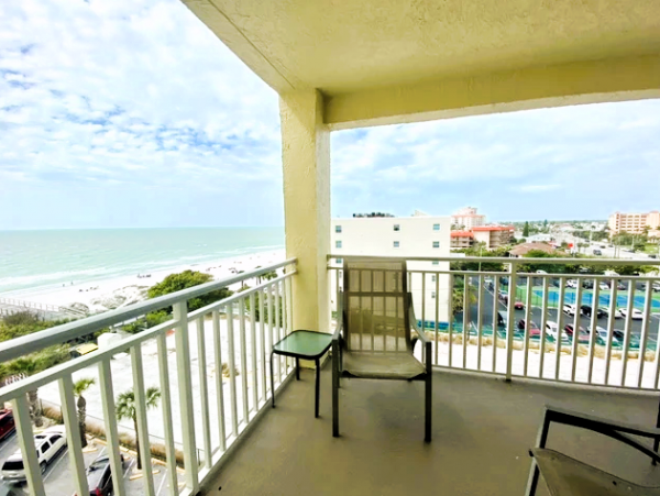 Redington Shores Beachfront Condo with Pool and Hot Tub