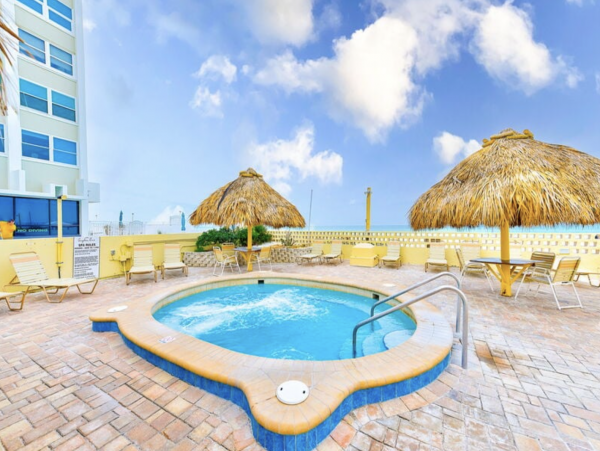 Stunning Beachfront Views 3 Bedroom Condo in Redington Shores