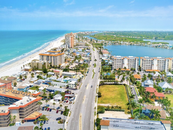 Stunning Beachfront Views 3 Bedroom Condo in Redington Shores