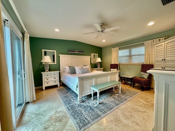 Great Vacation Pool Rental on Anna Maria Island Three bedroom