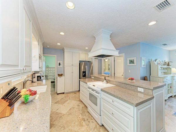 Great Vacation Pool Rental on Anna Maria Island Three bedroom