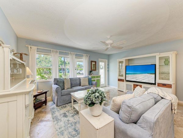 Great Vacation Pool Rental on Anna Maria Island Three bedroom