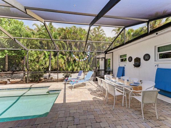 Great Vacation Pool Rental on Anna Maria Island Three bedroom