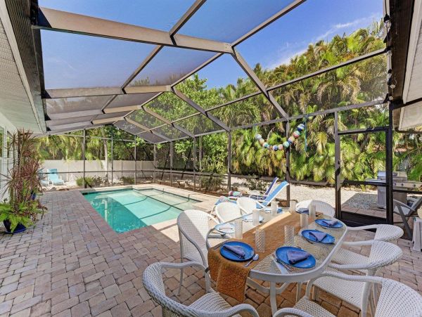 Great Vacation Pool Rental on Anna Maria Island Three bedroom