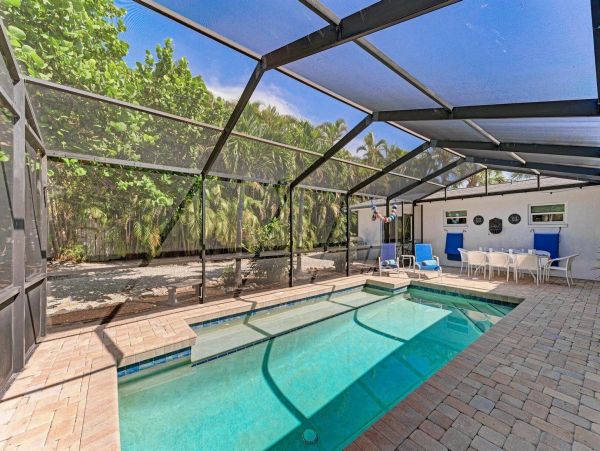 Great Vacation Pool Rental on Anna Maria Island Three bedroom