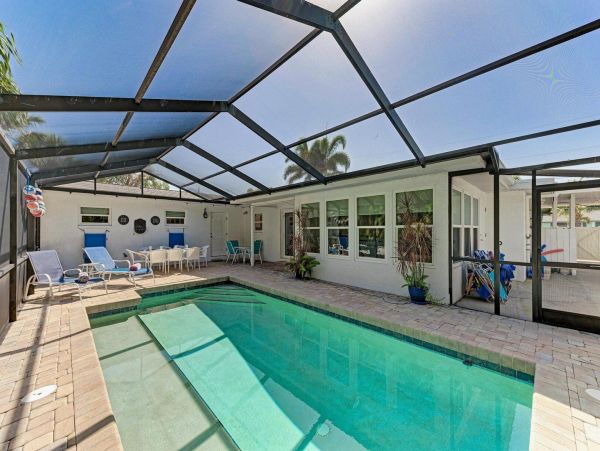 Great Vacation Pool Rental on Anna Maria Island Three bedroom