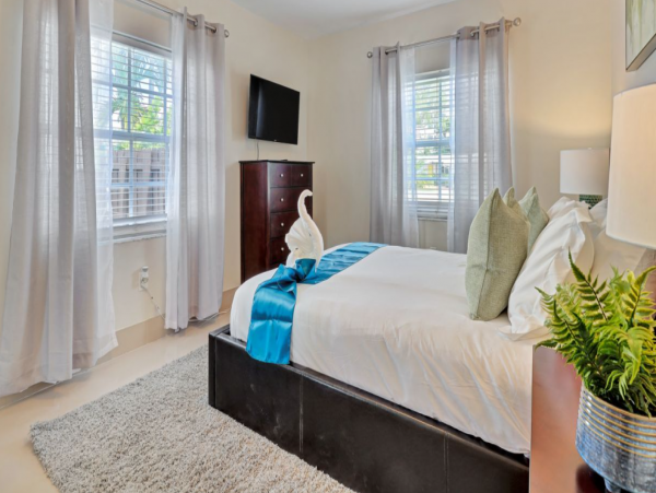 Gorgeous Bliss in Ft. Lauderdale with Private Pool & Firepit