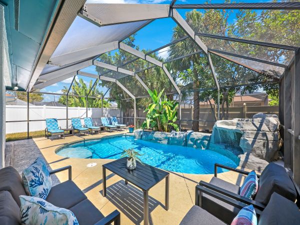 Three Bedroom Tropical Oasis in Naples with Caged Pool