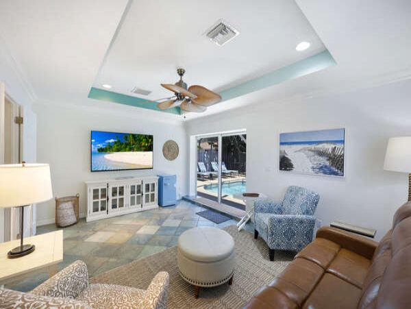 Three Bedroom Tropical Oasis in Naples with Caged Pool