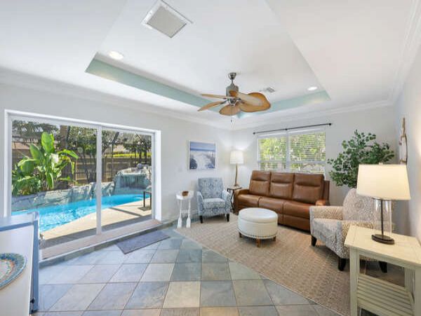 Three Bedroom Tropical Oasis in Naples with Caged Pool