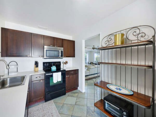 Three Bedroom Tropical Oasis in Naples with Caged Pool