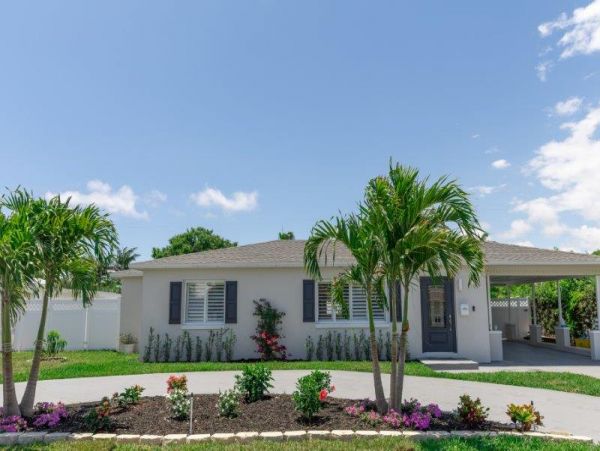 Luxurious 4-Bedroom Vacation Home in West Palm Beach
