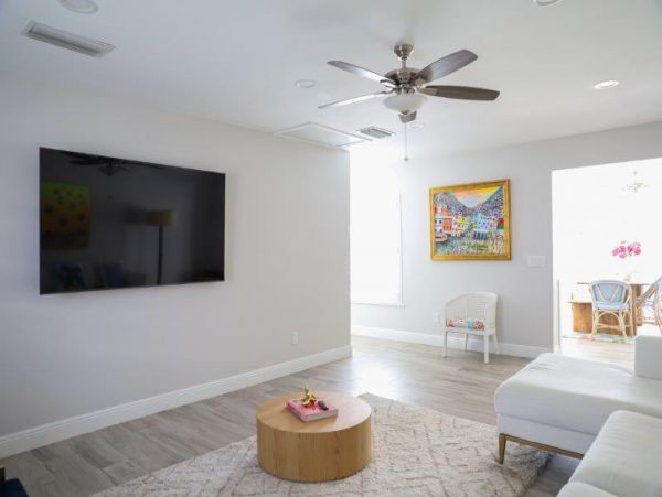 Luxurious 4-Bedroom Vacation Home in West Palm Beach