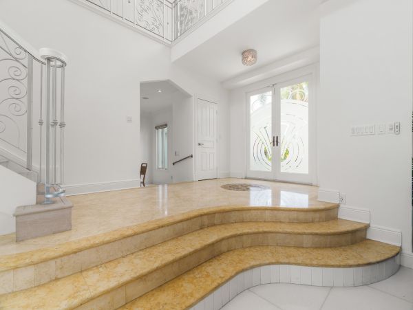 Beach Bliss Awaits in Hollywood Vacation Home