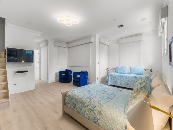 Beach Bliss Awaits in Hollywood Vacation Home