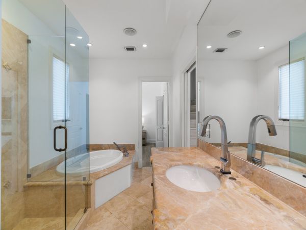 Beach Bliss Awaits in Hollywood Vacation Home