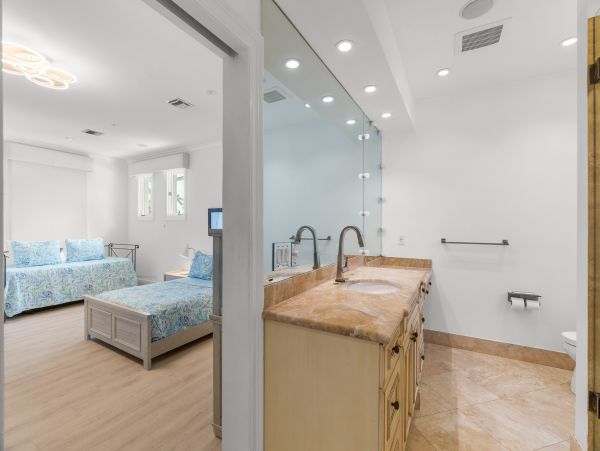 Beach Bliss Awaits in Hollywood Vacation Home