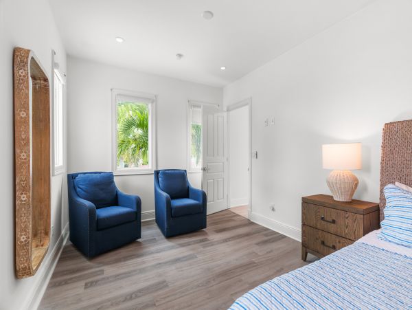 Beach Bliss Awaits in Hollywood Vacation Home