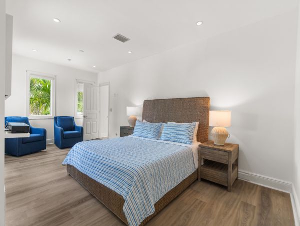 Beach Bliss Awaits in Hollywood Vacation Home
