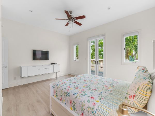 Beach Bliss Awaits in Hollywood Vacation Home