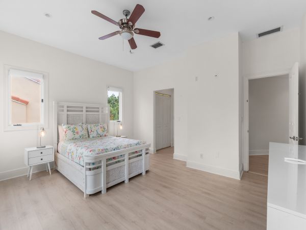Beach Bliss Awaits in Hollywood Vacation Home