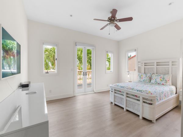 Beach Bliss Awaits in Hollywood Vacation Home
