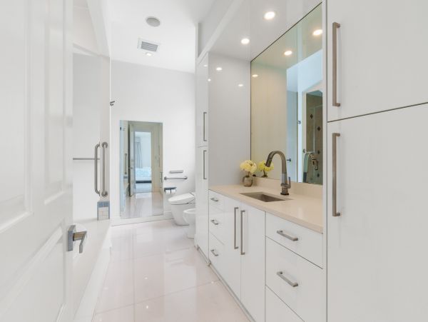 Beach Bliss Awaits in Hollywood Vacation Home
