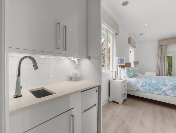 Beach Bliss Awaits in Hollywood Vacation Home