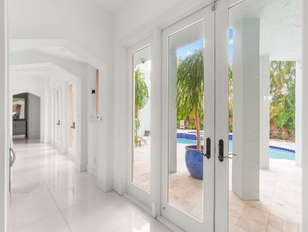 Beach Bliss Awaits in Hollywood Vacation Home