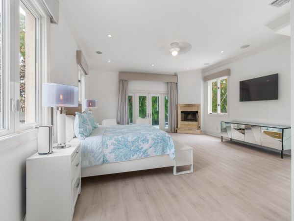 Beach Bliss Awaits in Hollywood Vacation Home