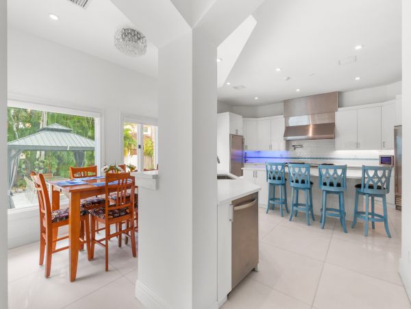 Beach Bliss Awaits in Hollywood Vacation Home