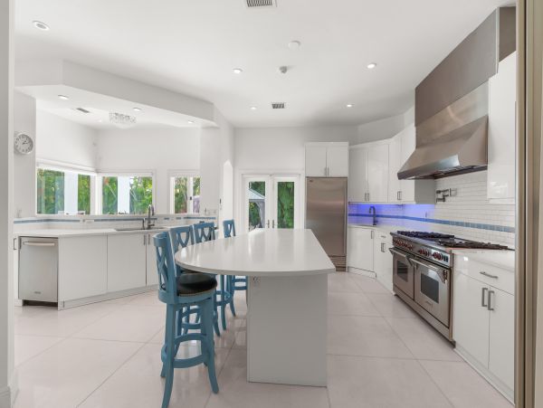 Beach Bliss Awaits in Hollywood Vacation Home