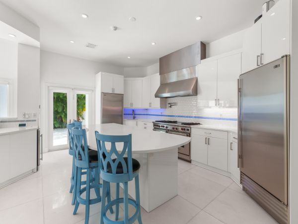 Beach Bliss Awaits in Hollywood Vacation Home