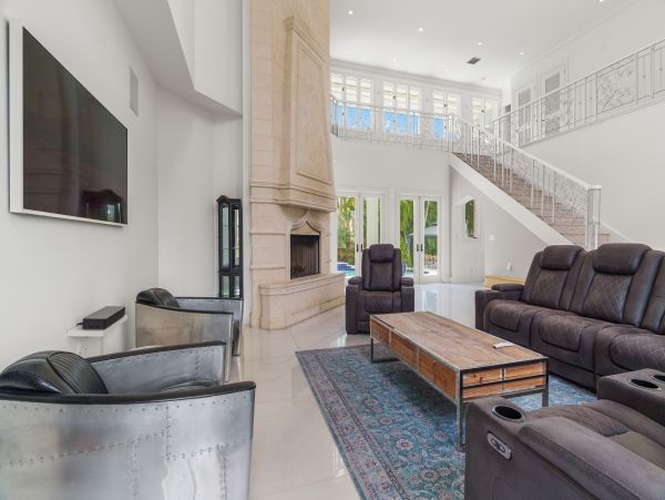 Beach Bliss Awaits in Hollywood Vacation Home