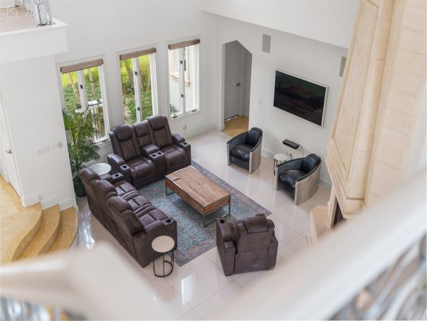 Beach Bliss Awaits in Hollywood Vacation Home