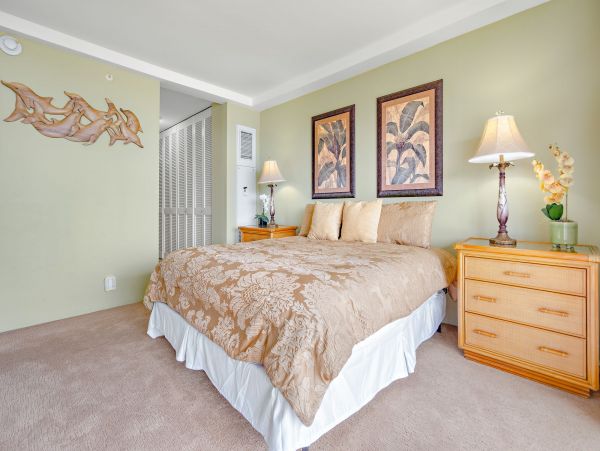 Luxurious Lahaina Condo: Beachfront Pool, Hot Tub, and More