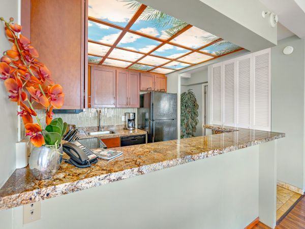 Luxurious Lahaina Condo: Beachfront Pool, Hot Tub, and More