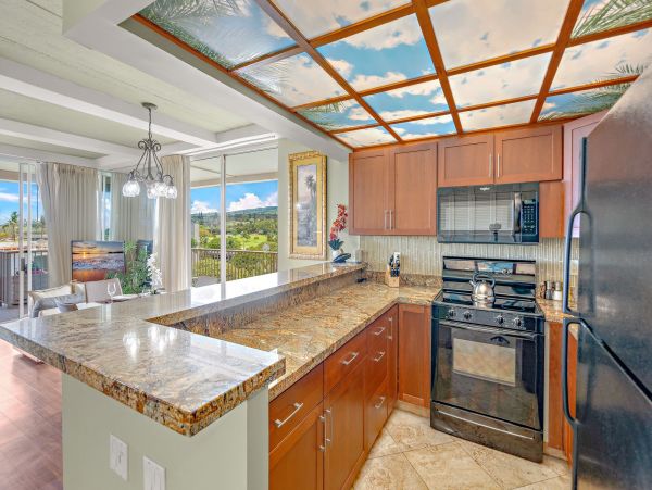 Luxurious Lahaina Condo: Beachfront Pool, Hot Tub, and More