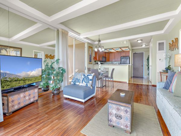 Luxurious Lahaina Condo: Beachfront Pool, Hot Tub, and More