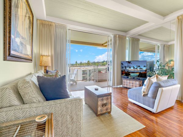 Luxurious Lahaina Condo: Beachfront Pool, Hot Tub, and More