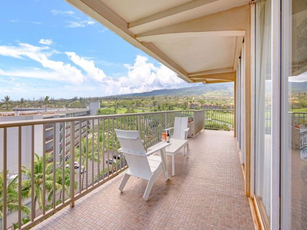 Luxurious Lahaina Condo: Beachfront Pool, Hot Tub, and More