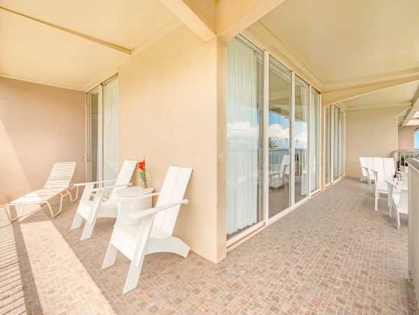 Luxurious Lahaina Condo: Beachfront Pool, Hot Tub, and More