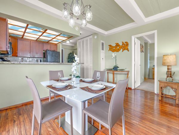 Luxurious Lahaina Condo: Beachfront Pool, Hot Tub, and More
